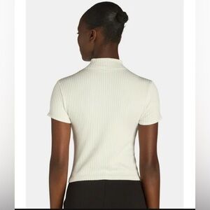 🤍Women’s Mock Neck Tee